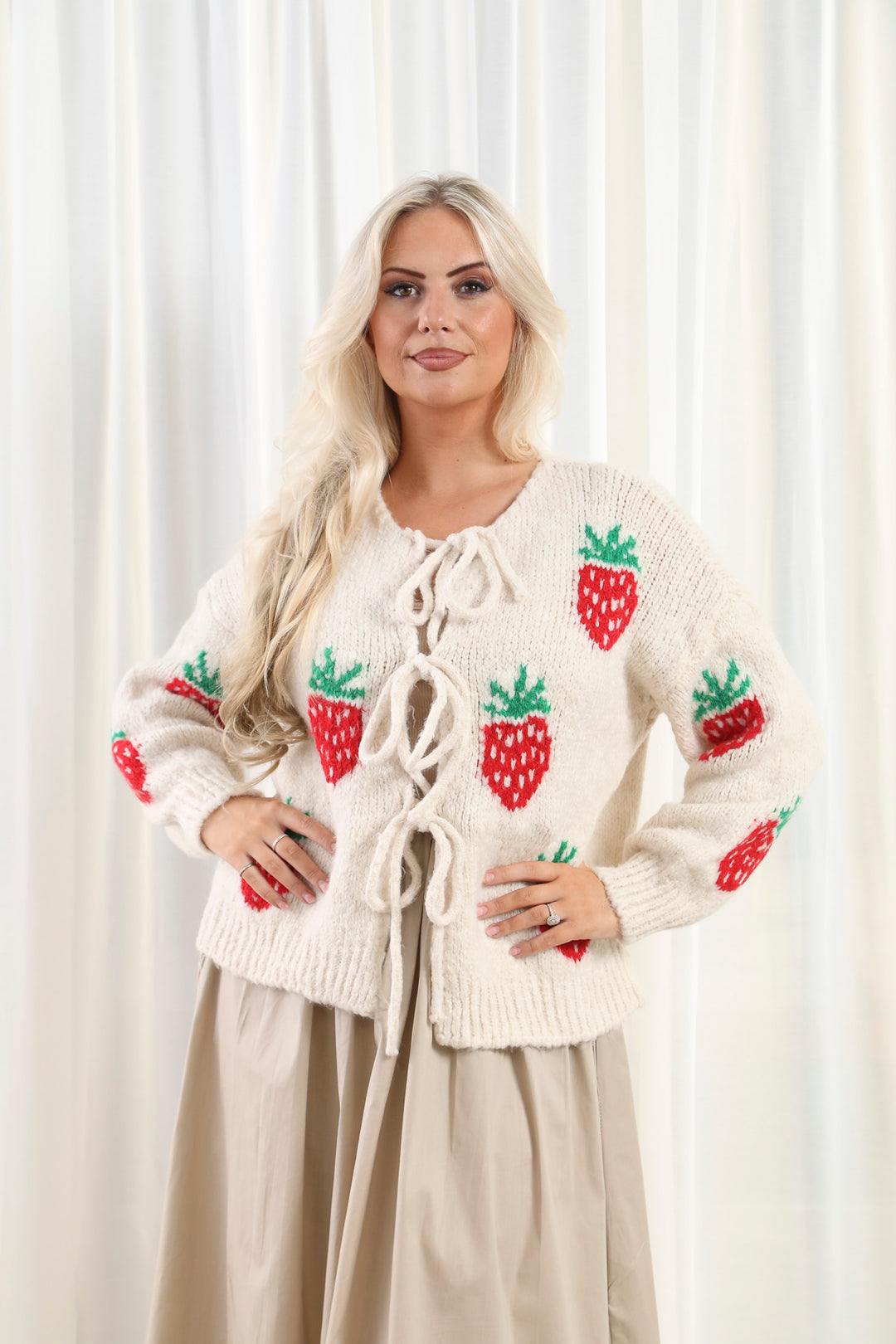 Strawberry Cardigan Cream