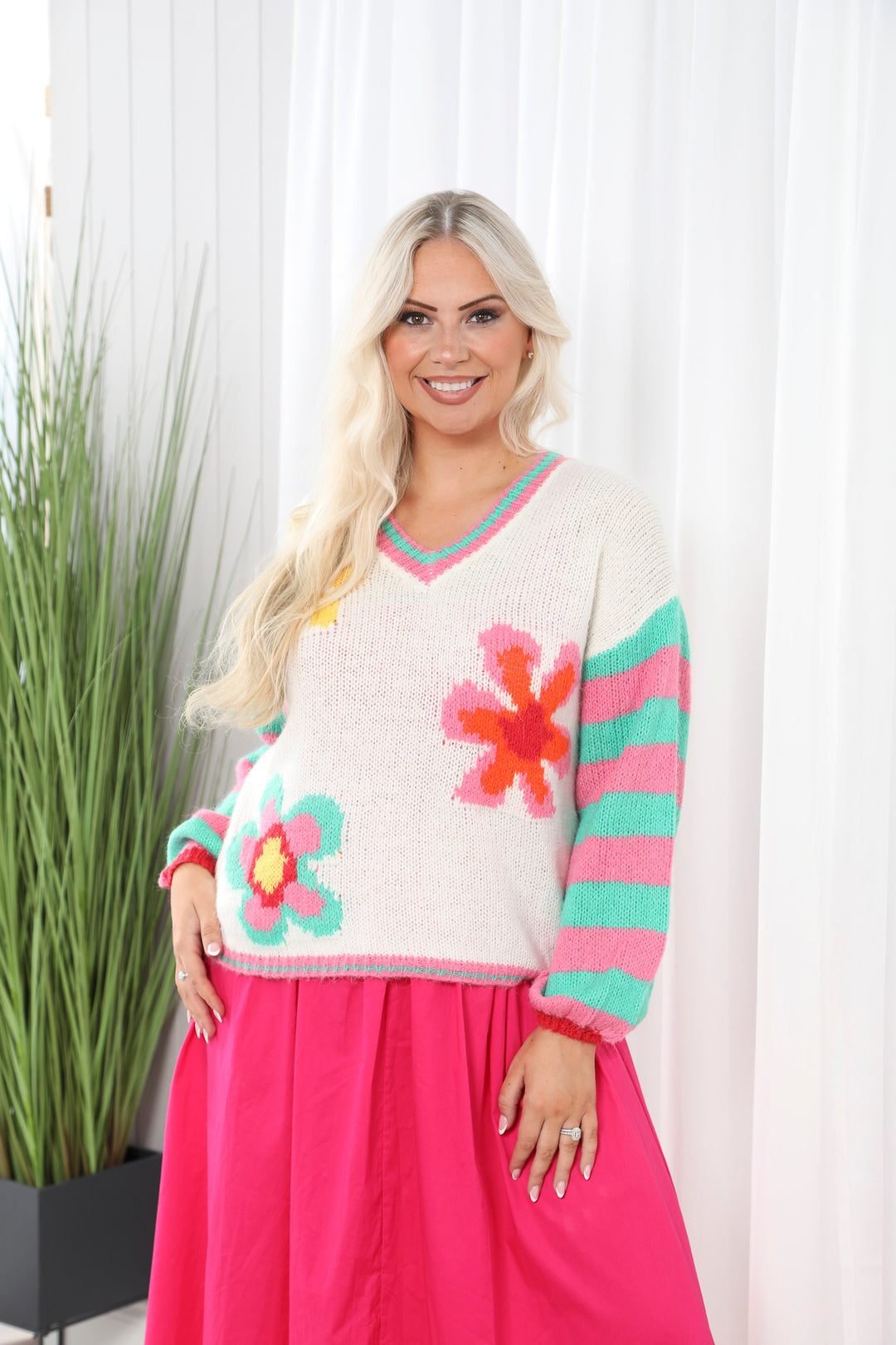 V Neck flower jumper Cream