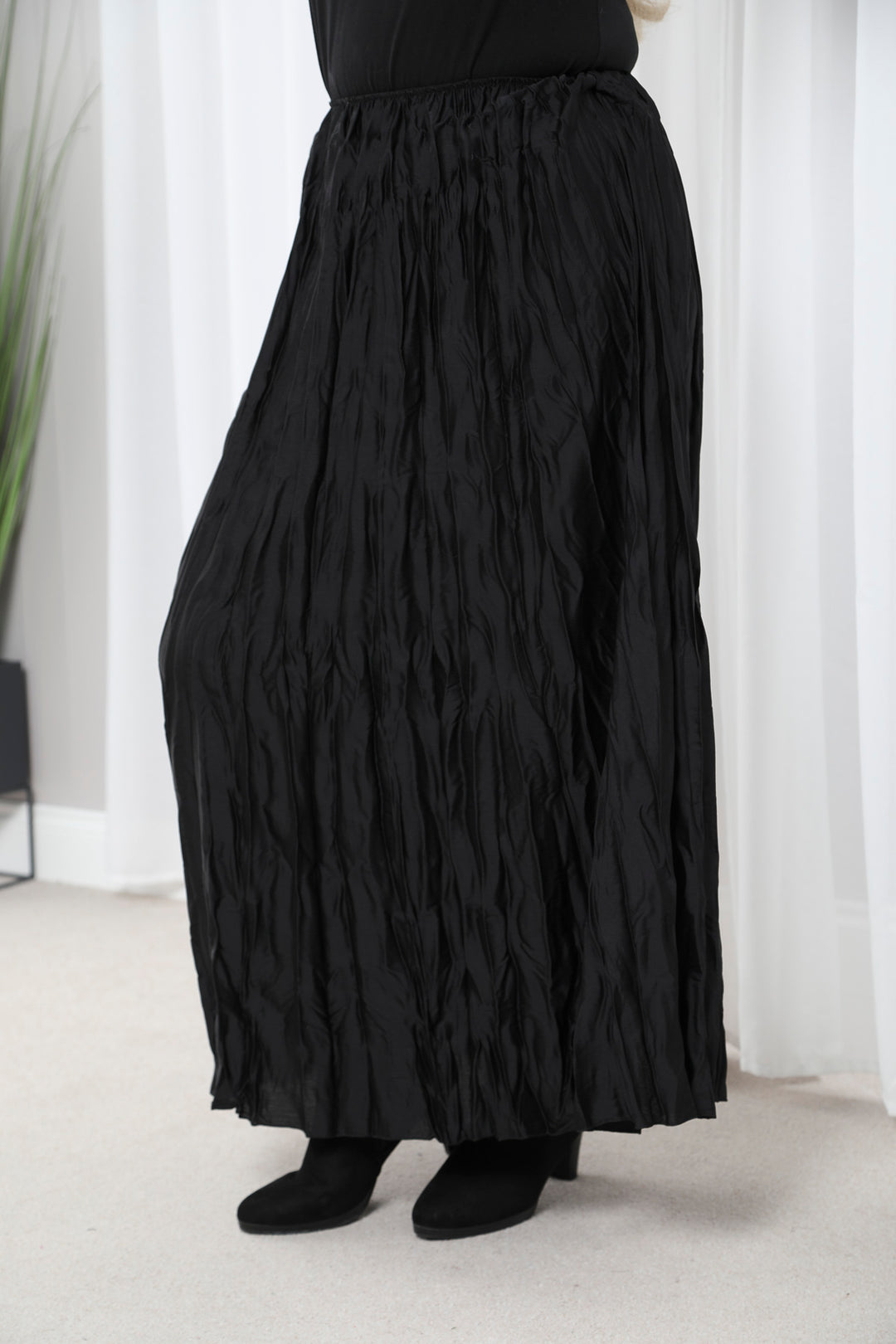 Crinkle Maxi Skirt Black