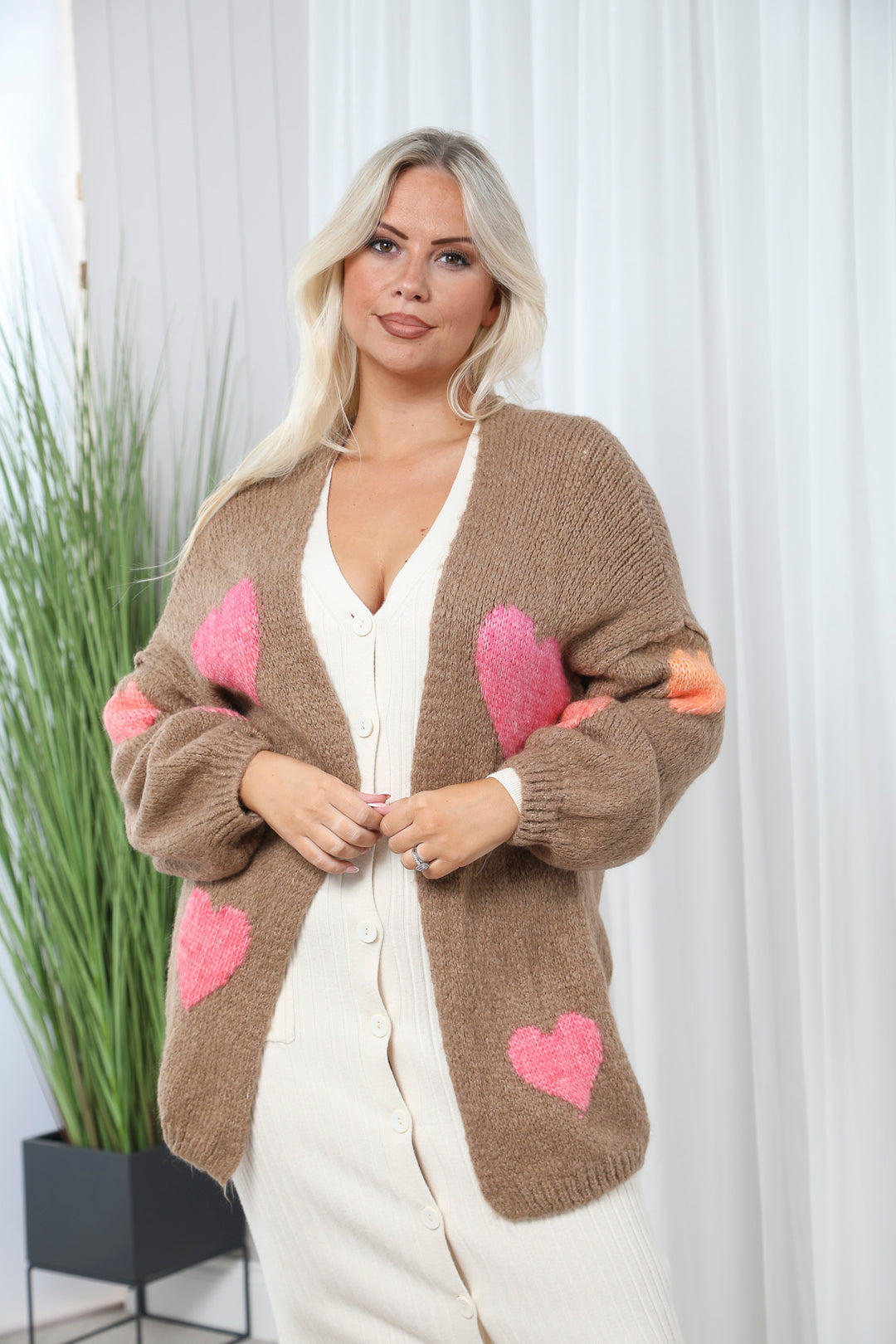 Julia Heart Cardigan Coffee