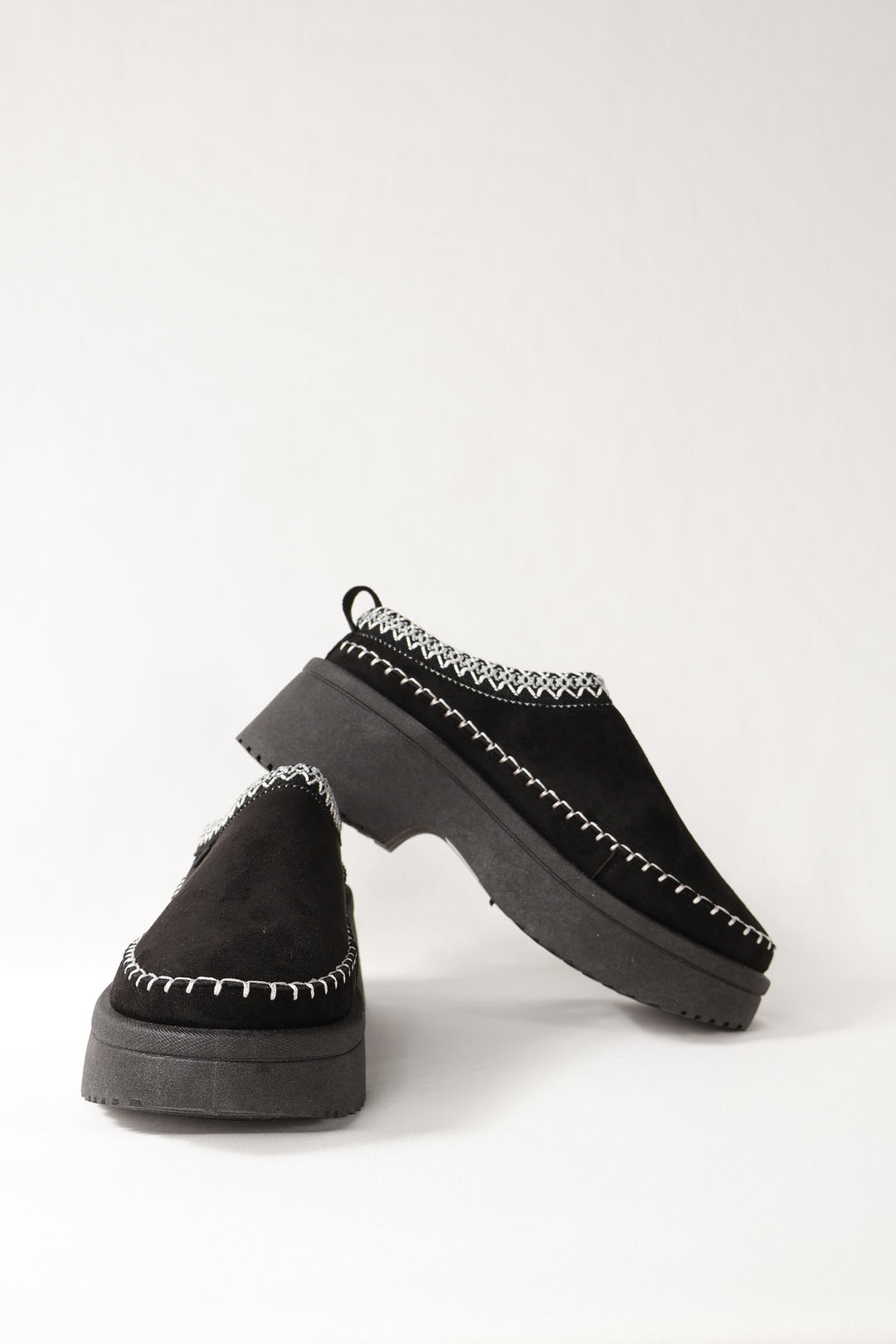 Huggy Slippers Black