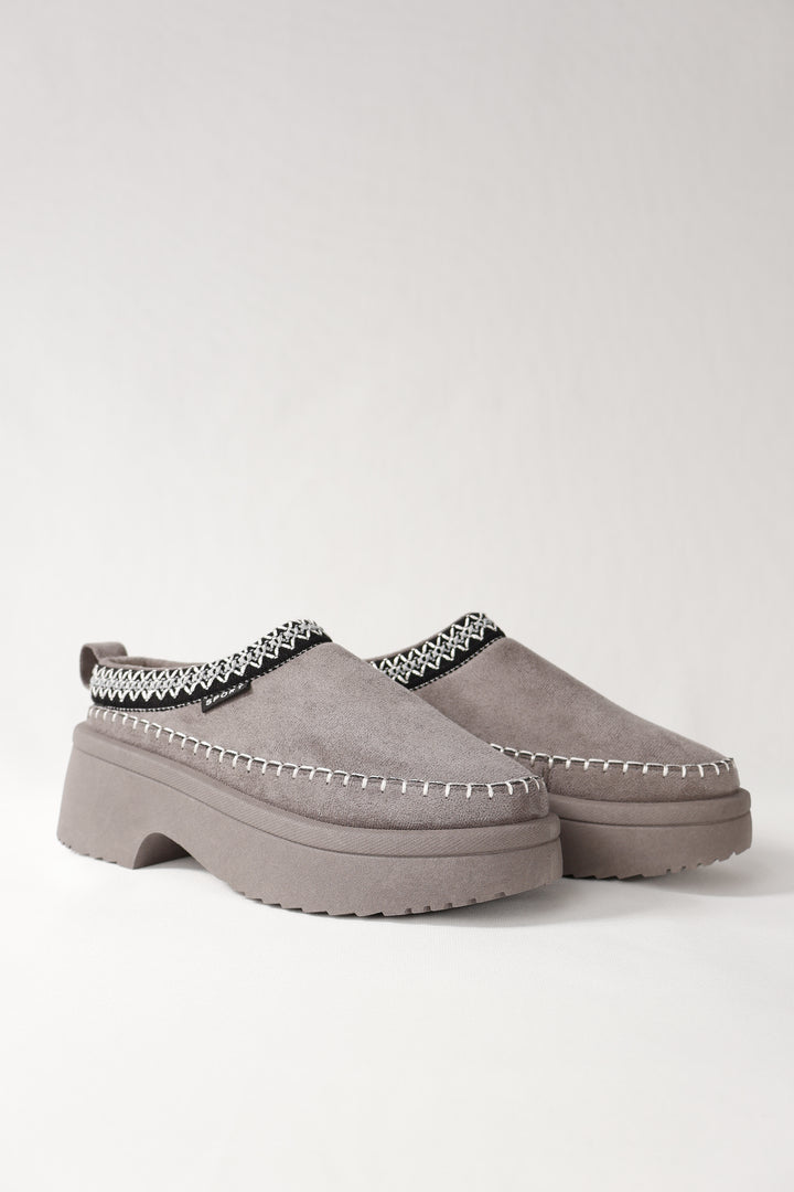 Huggy Slippers Grey