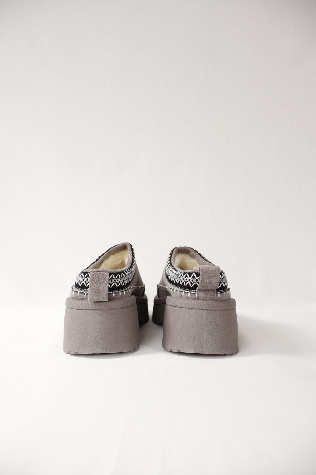 Huggy Slippers Grey