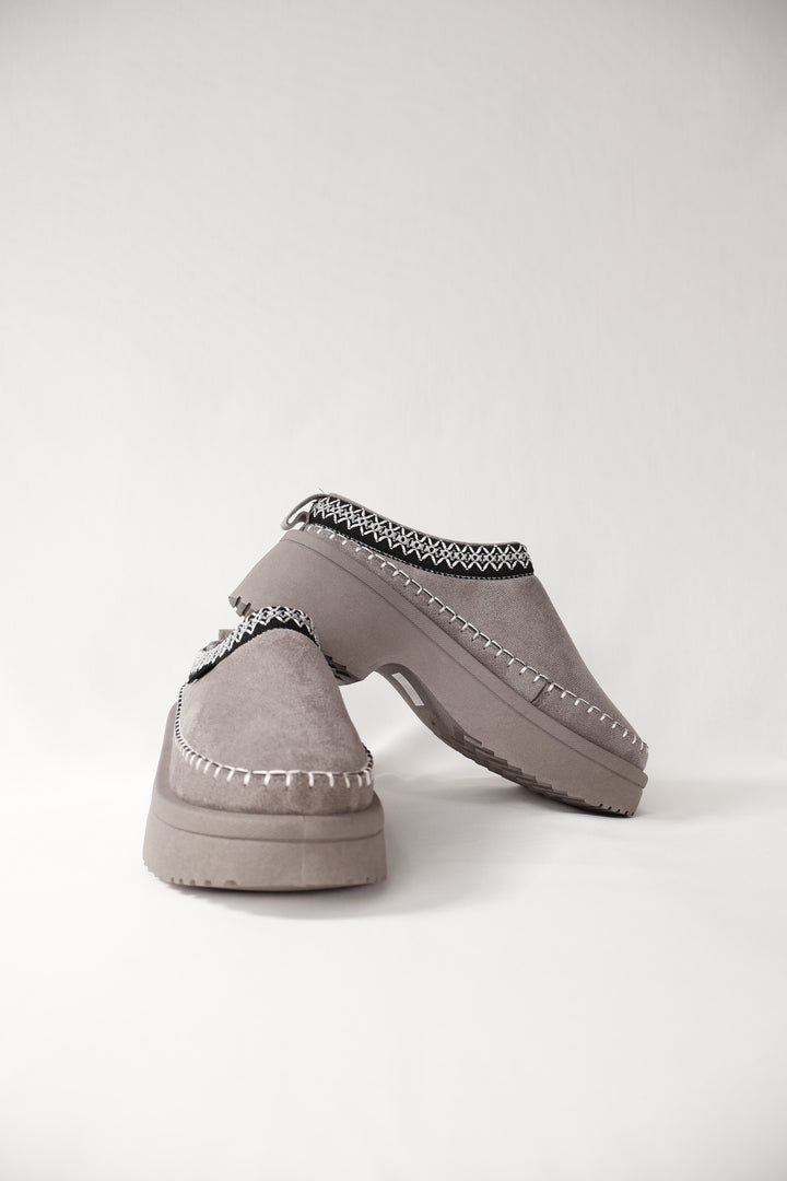 Huggy Slippers Grey