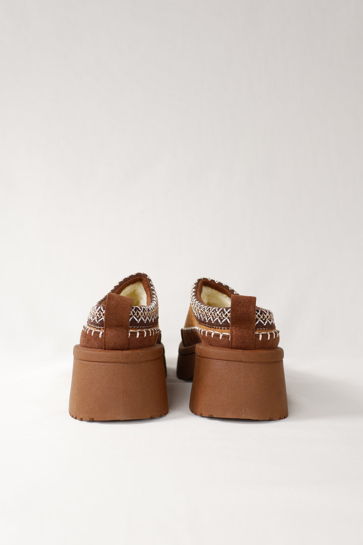 Huggy Slippers Camel