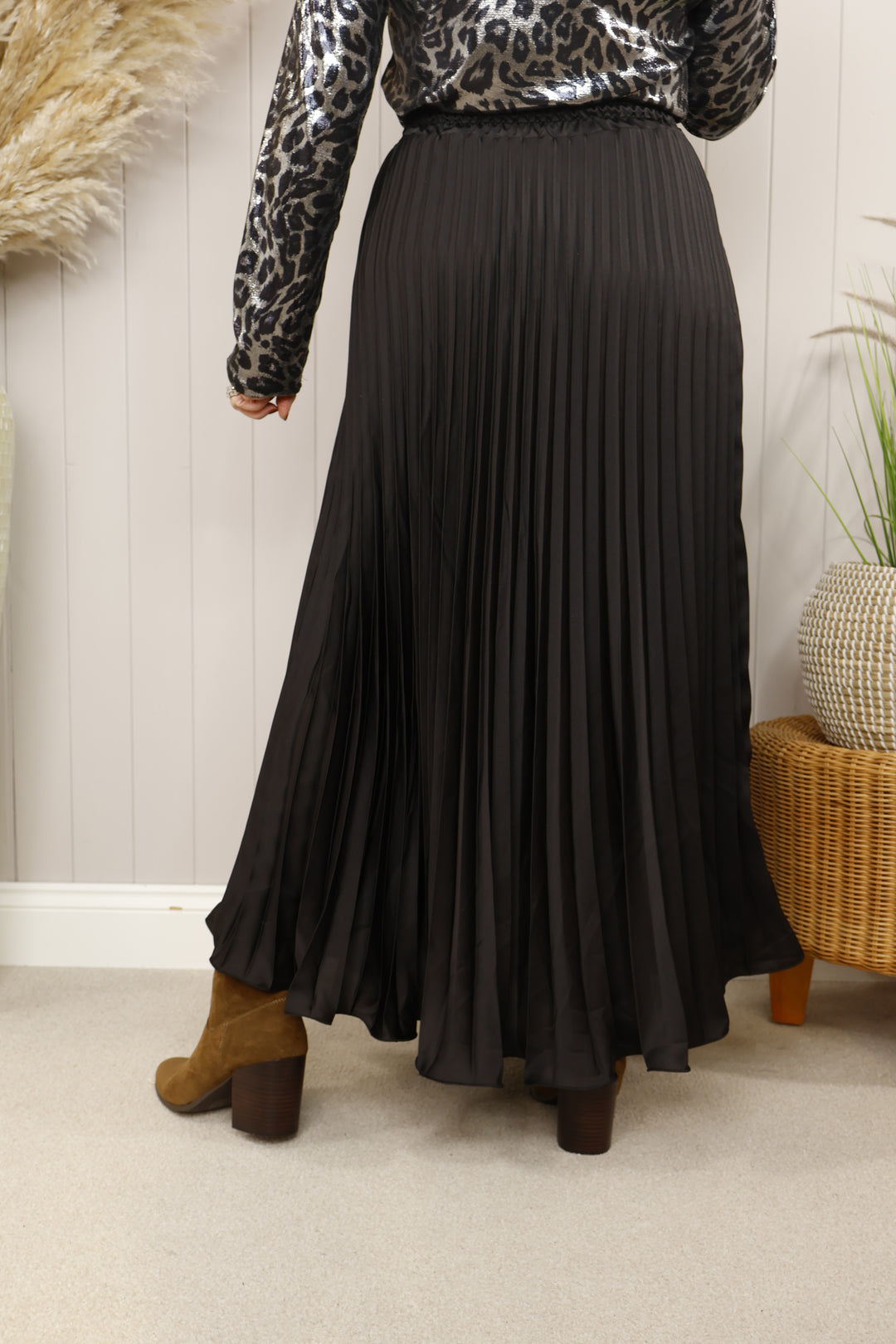 Satin Pleated Skirt Black